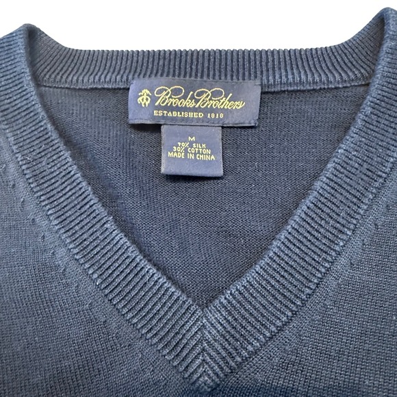 Brooks Brothers Mens Navy Silk Cotton V Neck Sweater Size Medium, Quiet Luxury - Picture 2 of 7